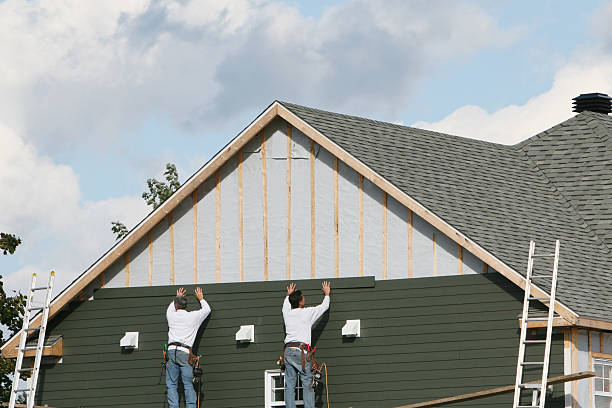Professional Siding technician working in Austinburg, OH